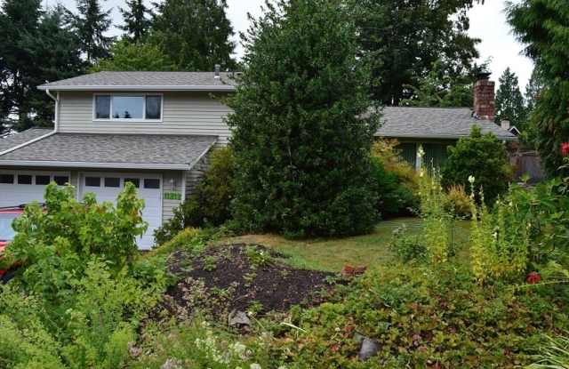 11212 NE 61st PL - 11212 Northeast 61st Place, Kirkland, WA 98033