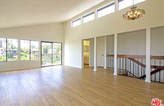 1735 N Dillon St photos photos