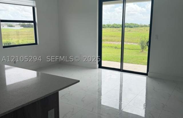 8033 BUTTERCUP CIR LABELLE Gallery 3