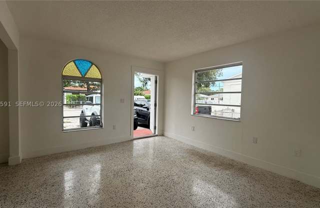 3216 SW 25th Ter Gallery 4