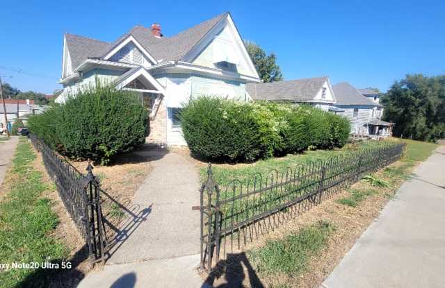 Available Soon! Large 3 Bed, 1 Bath House photos photos