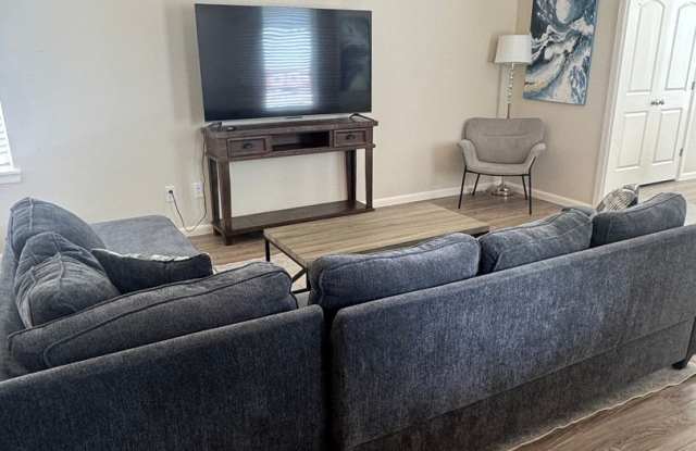 Stunning fully furnished 3 Bed 2.5 bath homes in The Enclave! Gallery 3
