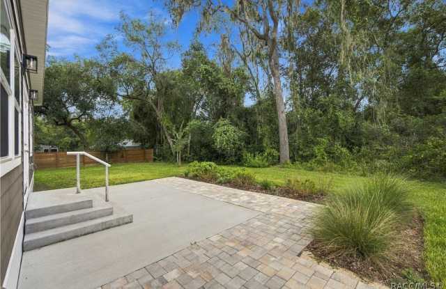 9319 E Sycamore Place Gallery 4