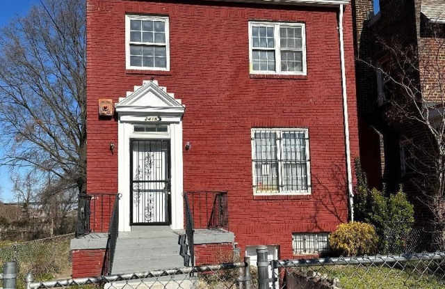 2419 SHANNON Place SE Gallery 1