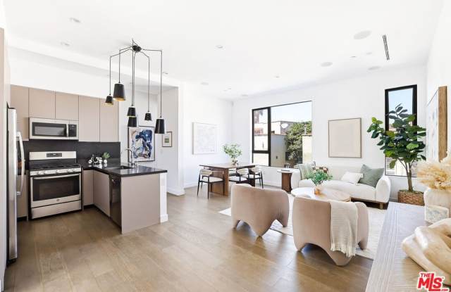1819 1/2 Veteran Ave Gallery 4