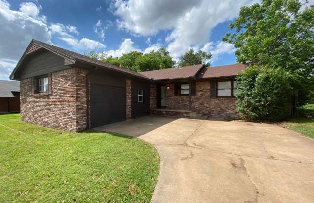 4 Bedroom 1.5 Bath with Additional Living Area or Bonus Room (Contact info in text) - 1333 Northwest 101st Street, Oklahoma City, OK 73114