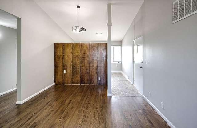 TOP FLOOR 2-Bedroom Apartment in Millard! Gallery 4