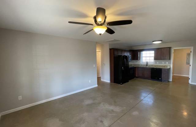 Available 10/7/2026! Fantastic 2 bedroom, 1 bath duplex available in Denver, NC Gallery 3