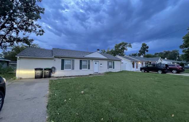730 S 68th Ave – 3 Bed/1 Bath in Elmwood Park | All One Level, Large Backyard, Off-Street Parking Gallery 1