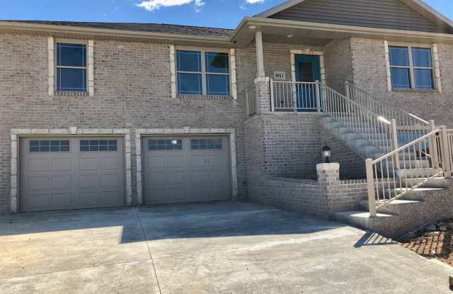 4Bd/3Bth - Home - Quiet Subdivision Gallery 1