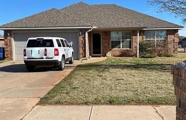 Charming Mustang Home with Garage, Fenced Yard & Modern Amenities photos photos