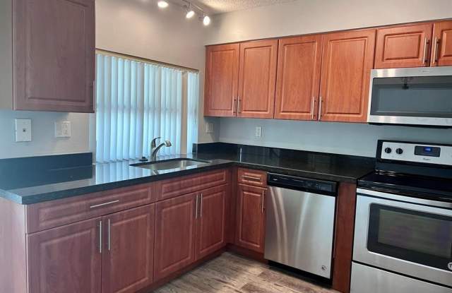 5266 NE 6th Ave - 5266 Northeast 6th Avenue, Oakland Park, FL 33334
