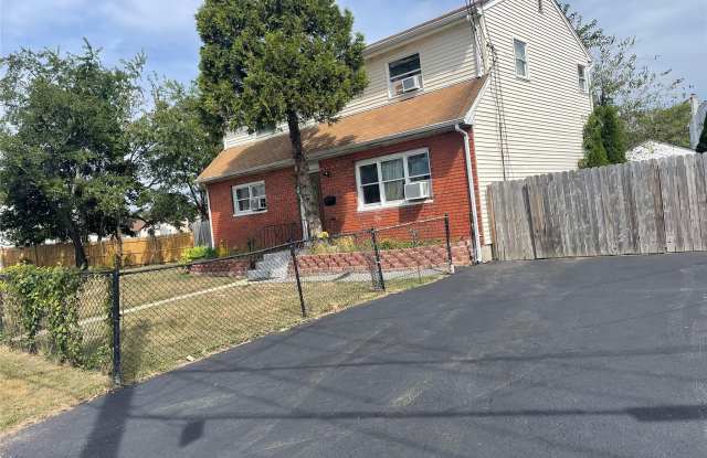 615 Farmingdale Road - 615 Farmingdale Road, West Babylon, NY 11704