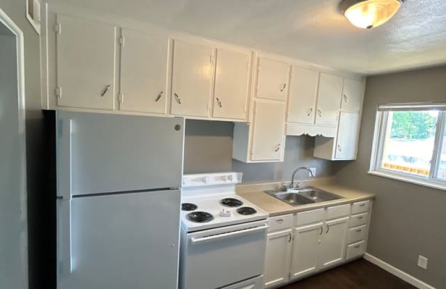Forest Court Apartment Homes - 1007 Forest Court, Kansas City, KS 66103