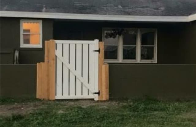 7502 Leopard St - 7502 Leopard St, Corpus Christi, TX 78409