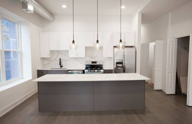 831 North Wolcott Avenue Gallery 3