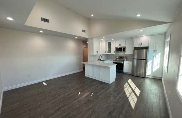 Pet friendly 1+1 w/all appliances + in-unit laundry! photos photos