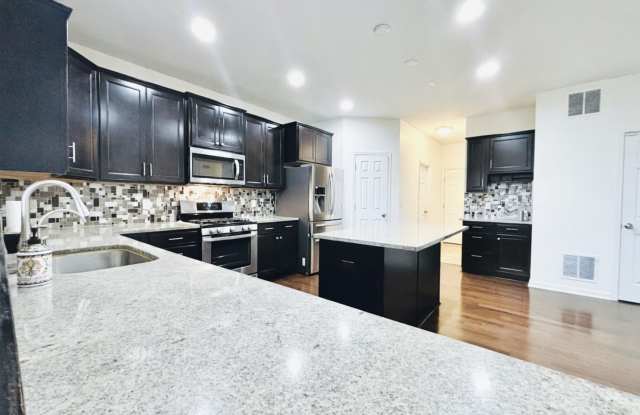 Beautiful 4 Bedroom Single Family Home in Prime Shakopee Neighborhood photos photos