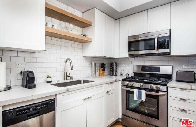 2867 SUNSET Place Gallery 4