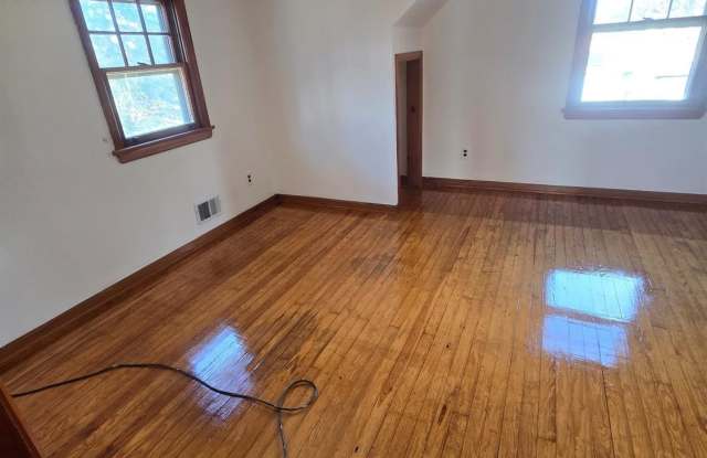 1712 Kenyon Avenue Gallery 3