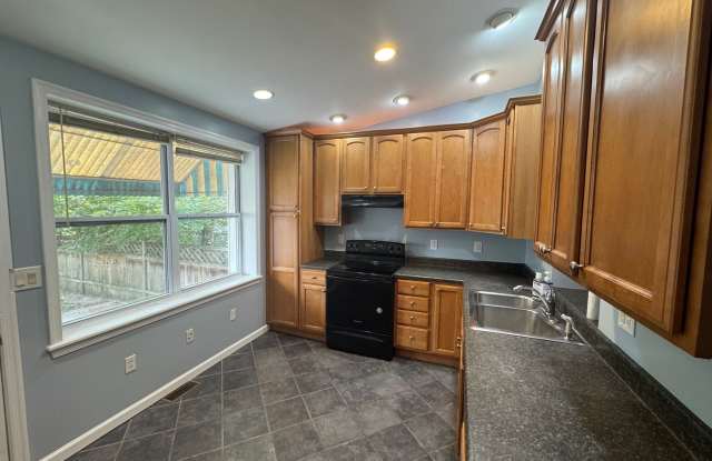 Manayunk Beautiful 4 Bedroom Row $2,250/month Gallery 4