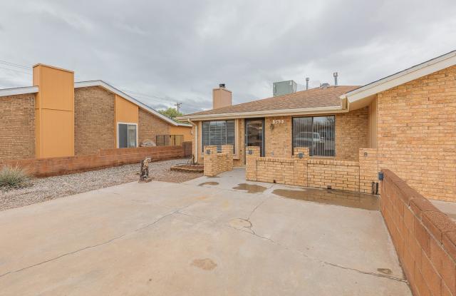 Comfortable 2 Bed 2 Bath - Pet Friendly & New Amenities! photos photos