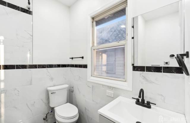 29 S 2nd Avenue - 29 South 2nd Avenue, Highland Park, NJ 08904