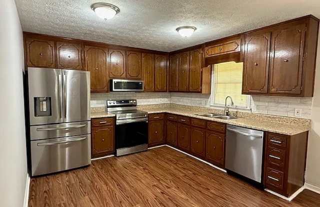 Room in 3 Bedroom Home at Willowbrook Dr photos photos