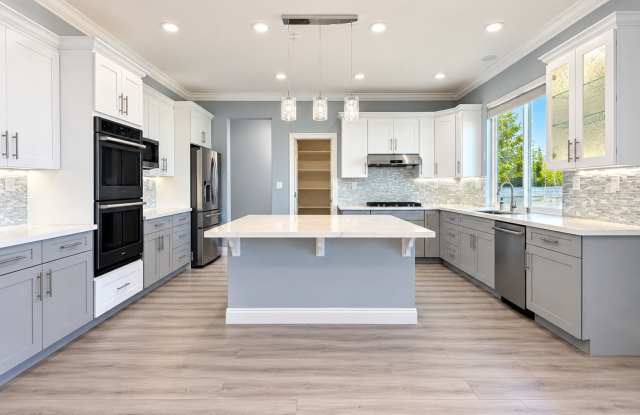 Bay Area Views galore with this Hayward Hills Gem! Gallery 4