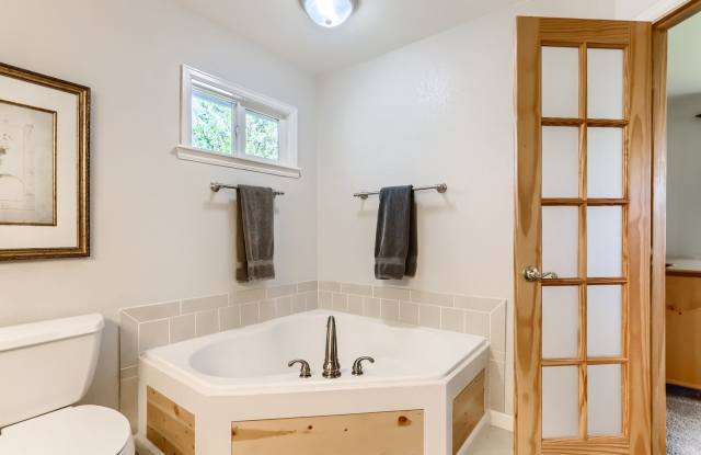 Spacious 5 BDR Lafayette Home - Close to Coal Creek Trail Gallery 4