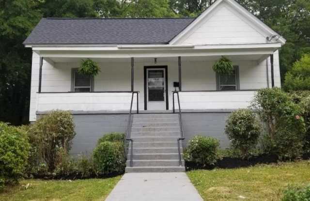807 W Hampton Street - 807 West Hampton Street, Laurens, SC 29360