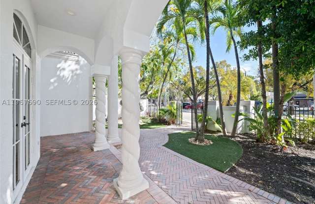 827 SE 2nd Ct Gallery 3