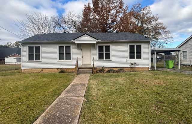 $500 OFF MOVE IN SPECIAL-DESIRABLE BENTON-2/1 UPDATED-FRESH PAINT/FLOORS/LIGHTING/BLINDS - 103 Pine Street, Benton, LA 71006