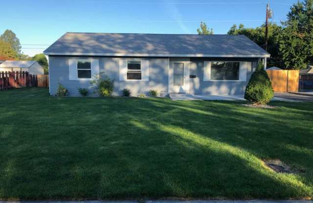 1211 Acacia Ave. - 1211 Acacia Avenue, Richland, WA 99354