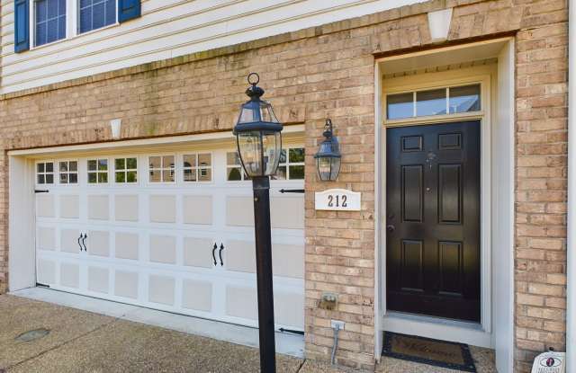 Beautiful, Spacious 3 Bedroom Townhome in Glen Allen Ready NOW! Gallery 4