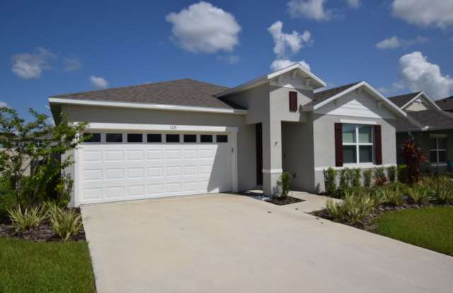 4 Bedroom, 2 bath Single Family Home at 5215 Mahogany Drive, Mount Dora, FL 32757 Gallery 4