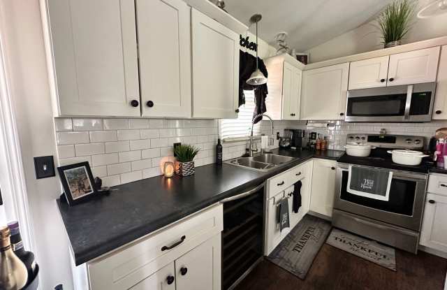 3 bedroom, 2 Full Bathroom Single Family Home Near Borgess Hospital photos photos