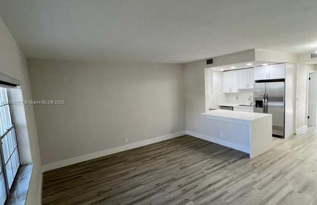2665 Middle River Dr photos photos