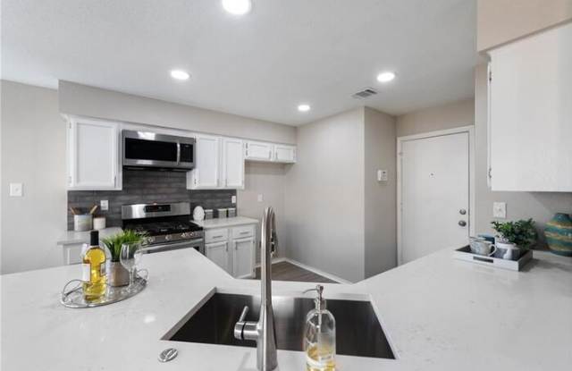 12804 Modena Trail Gallery 3