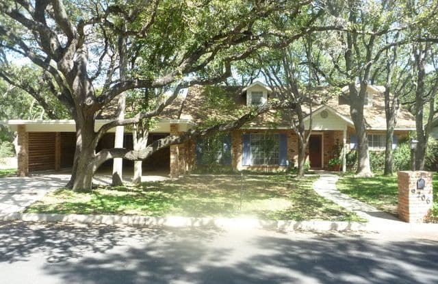 9206 OAK DOWNS DR - 9206 Oak Downs, San Antonio, TX 78230
