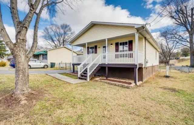608 Walnut Street - 608 Walnut Street, Elizabethton, TN 37643