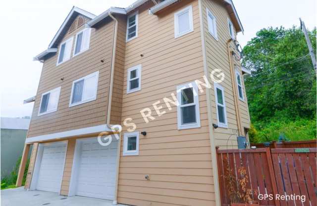 3 Bedroom Townhome In Delridge Available Now! photos photos