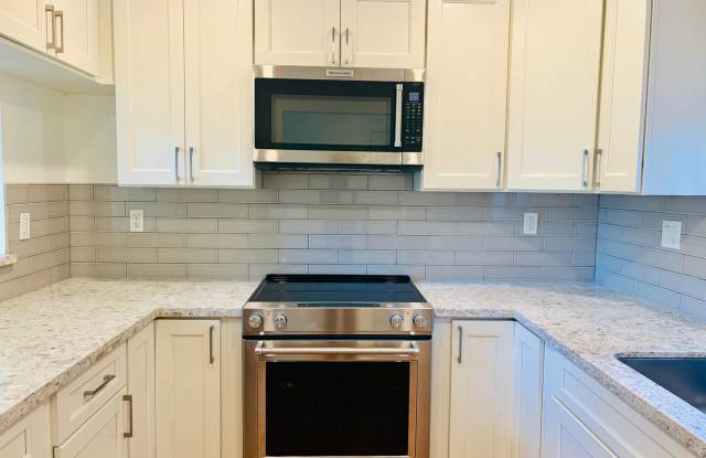 Light Filled Top Floor 2bed/2bath condo in desirable Pacheco Valle Gallery 3