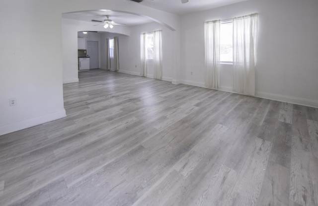1147 15TH Avenue N Gallery 4