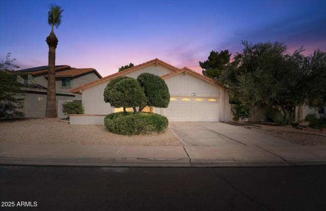2151 S CATARINA -- photos photos