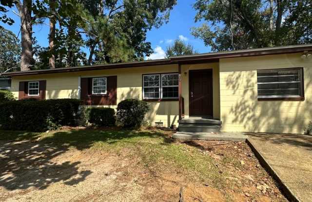 3 Bed 1 Bath House with fenced-in yard! Available now! - 817 South Lipona Road, Tallahassee, FL 32304