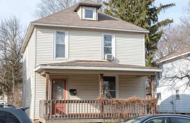 4 Bedroom House Walking Distance to Purdue - 116 Sylvia Street, West Lafayette, IN 47906