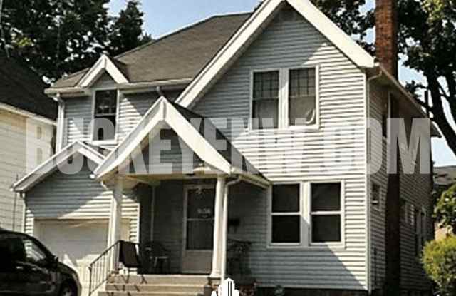 3 Bedroom House - Ottawa Neighborhood Gallery 1