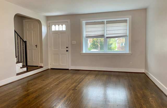 Charming 3 Bedroom/1 Bathroom Townhome in Towson! photos photos