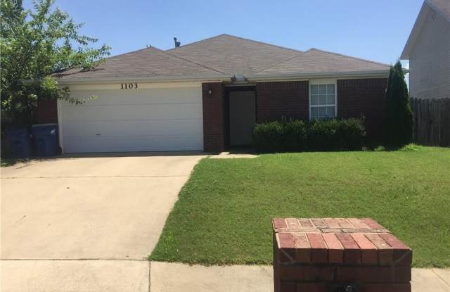 1103  SW Apache  DR photos photos